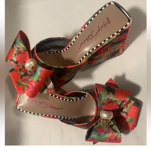 NWOB BETSEY JOHNSON JORDN RED/GREEN FLORAL MESH/BOW/PEARL SLIP ON BLOCK HEELS 9 - Picture 5 of 16